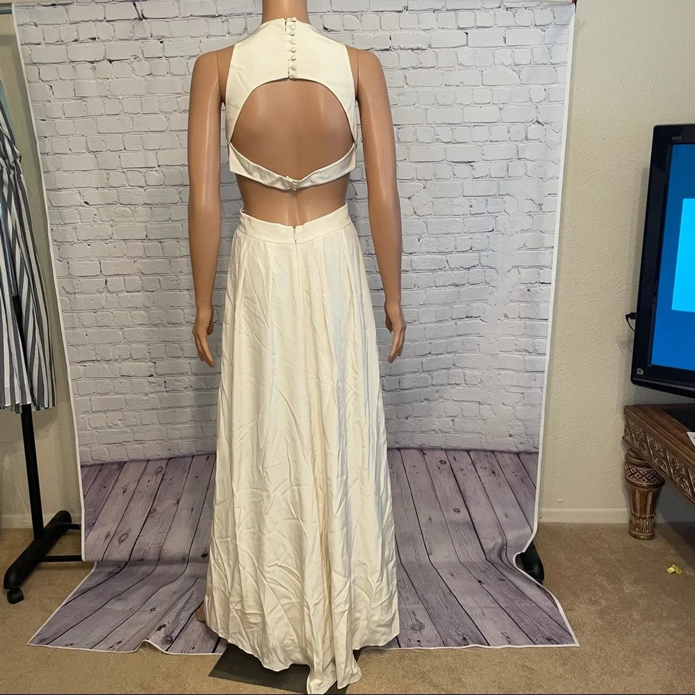 BCBG White Ball Gown w/ statement jewelry & open side slits size 2